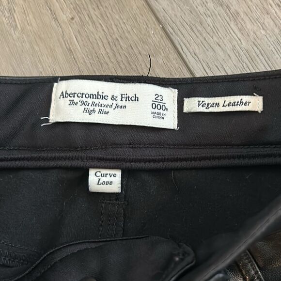 ABERCROMBIE CURVE LOVE VEGAN LEATHER THE 90s RELAXED HIGH RISE CARGO PANT SZ 23 - Picture 8 of 8